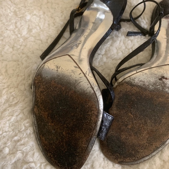 Luis Vuitton black strap medium height heels - Picture 5 of 5